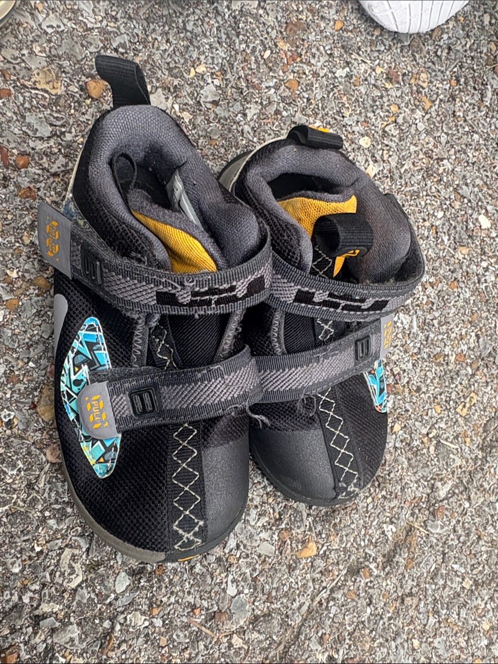 Nike Kyrie boys shoes size 8c